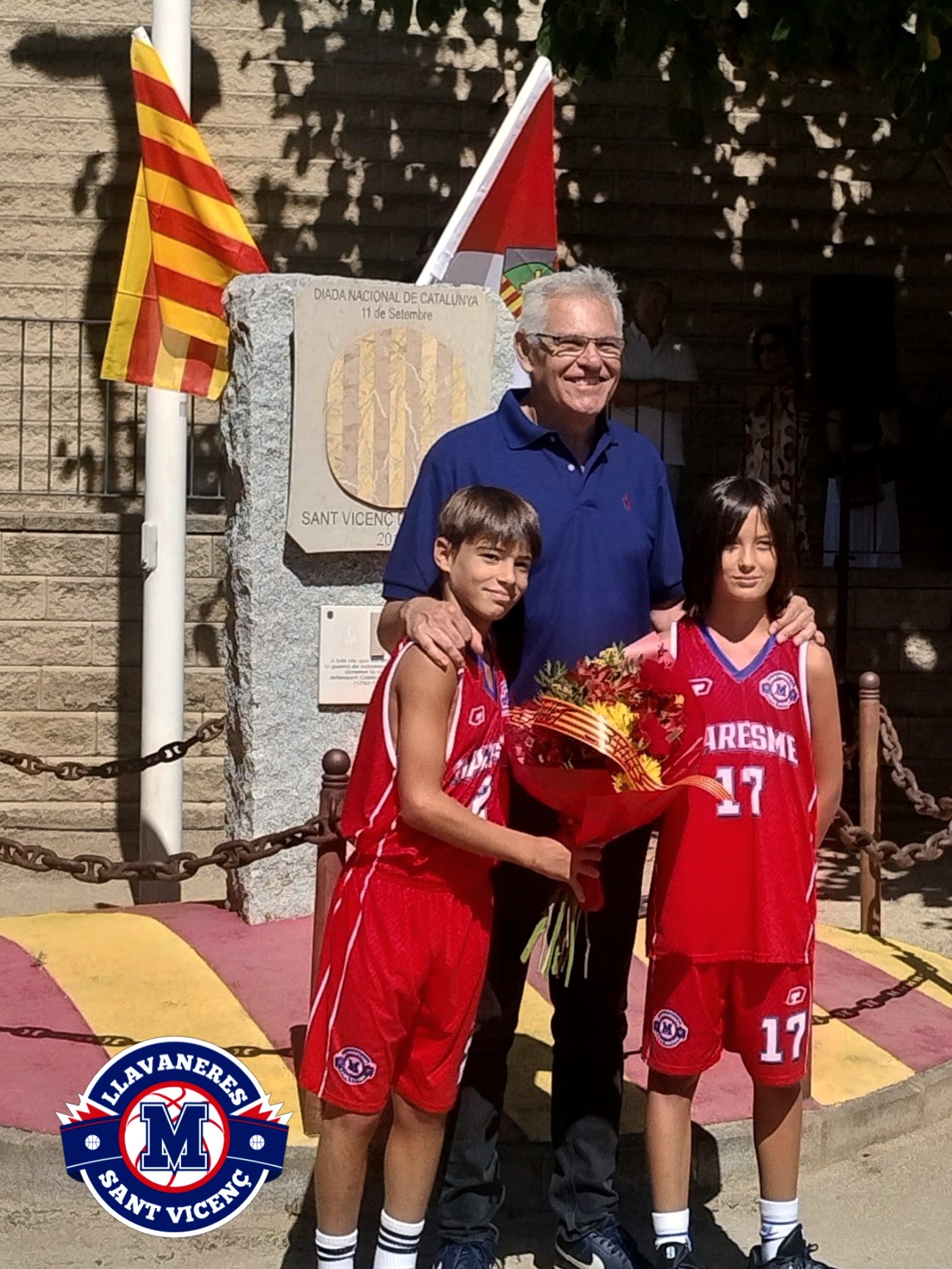 Jugadors del club a l'ofrena de la Diada